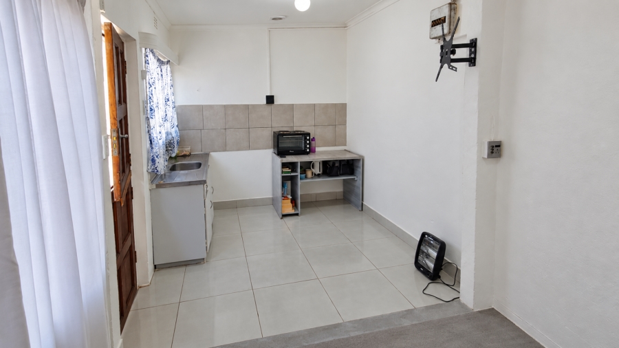 To Let 1 Bedroom Property for Rent in Kensington Western Cape